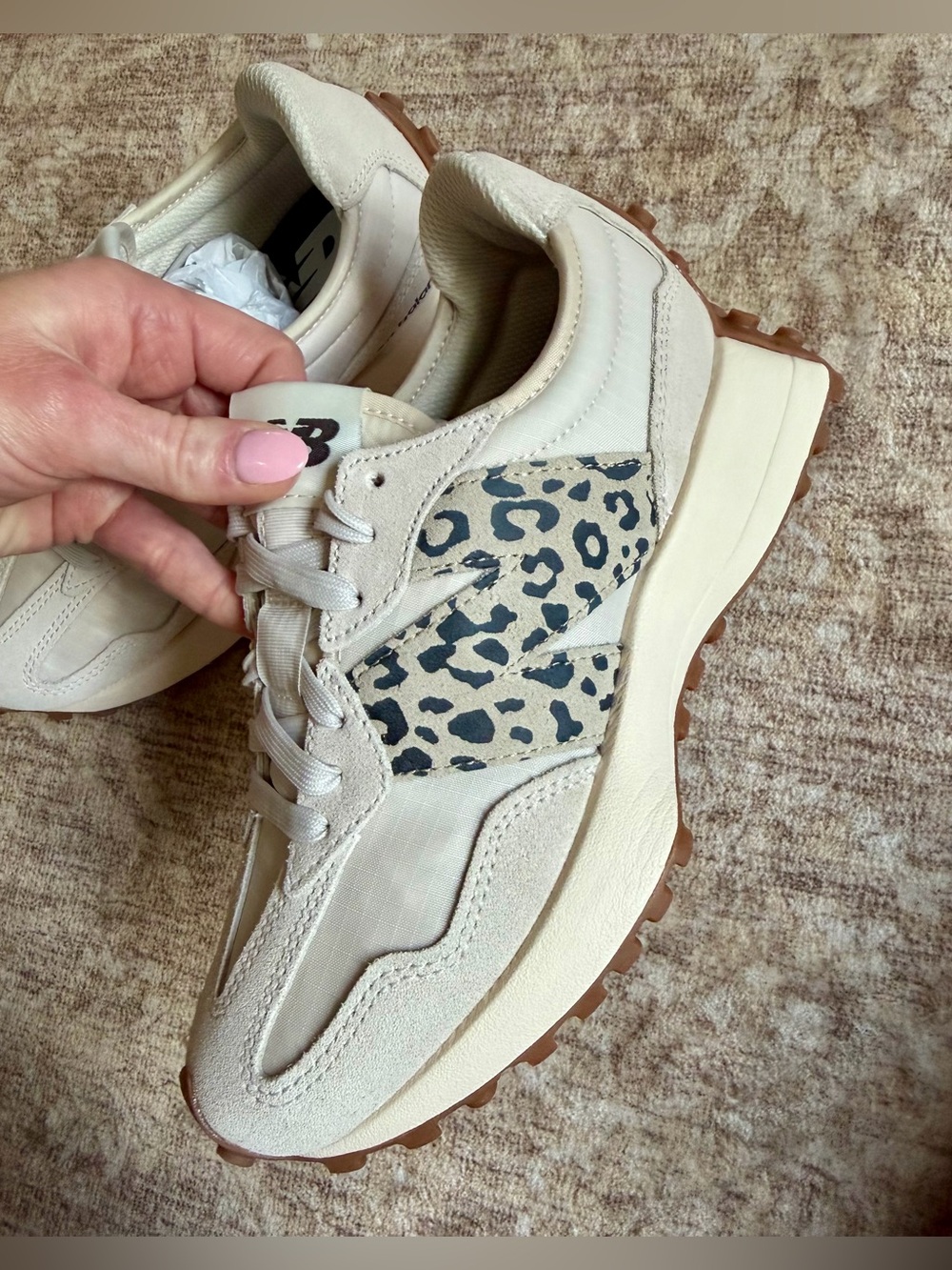 NIB New Balance Women’s 327 Leopard Print Sneakers Size 6 - Picture 4 of 14